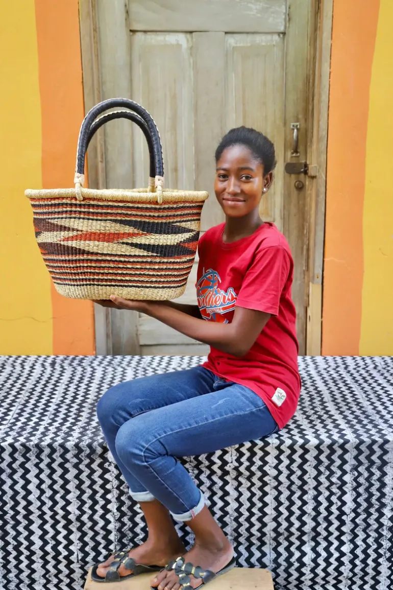 Oval Basket (Medium) by Paulina Apasinore